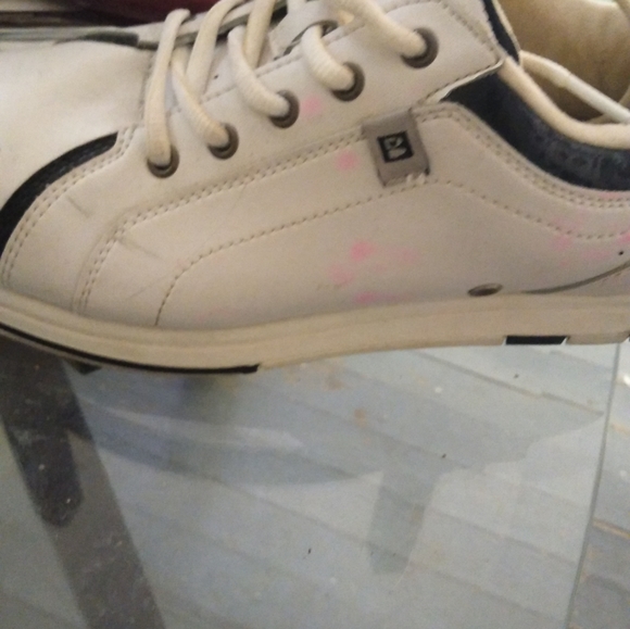 Bowling Shoes - Picture 2 of 4